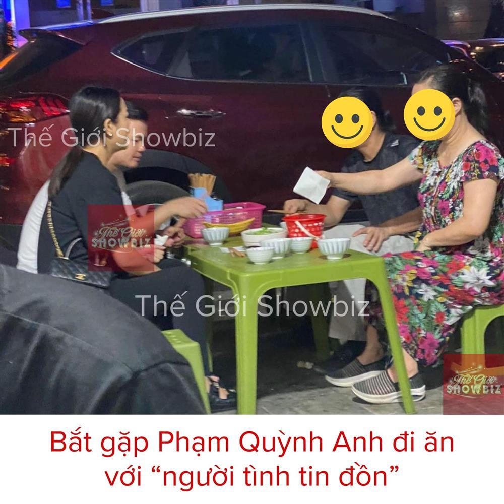 Rộ ảnh Phạm Quỳnh Anh hẹn hò cùng bạn trai tin đồn, tiết lộ luôn mối quan hệ với người thân?